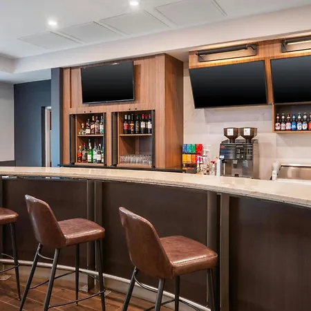 Courtyard By Marriott Toronto Airport-2